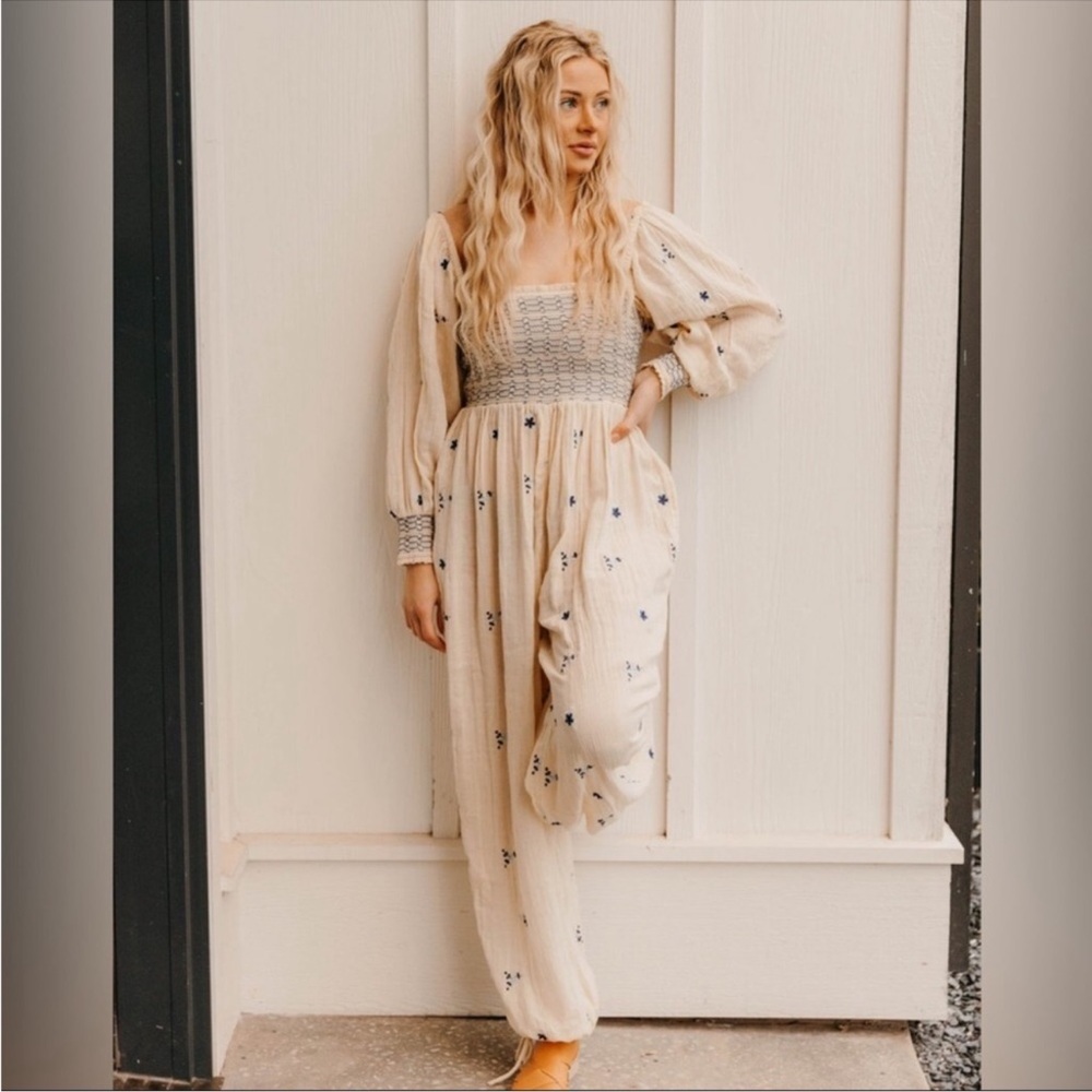 Free People Dahlia Cream Blue Smocked Embroidered Jumpsuit size XL - Picture 3 of 16